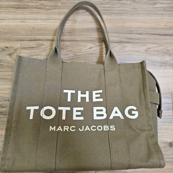🎉HOST PICK🎉 Marc Jacobs The Canvas Large Tote - Picture 14 of 17